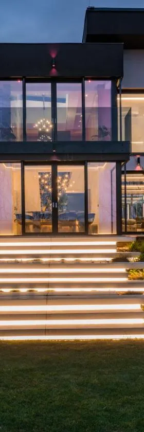 Chandelier Sky Mansion，位于Tuchoměřice的酒店
