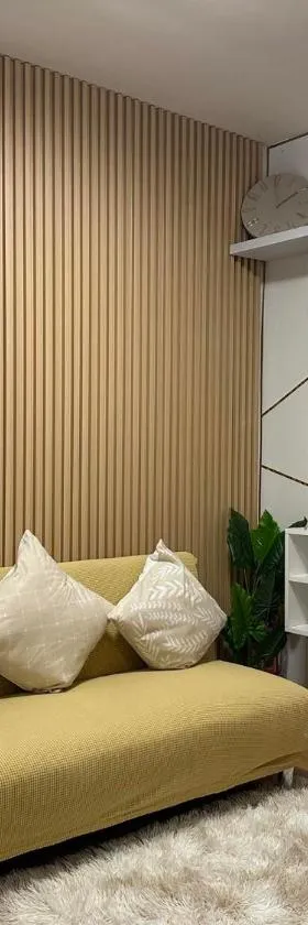 Raven's Nest Cozy Condo with Netflix Wi-fi in Imus，位于伊穆斯的酒店