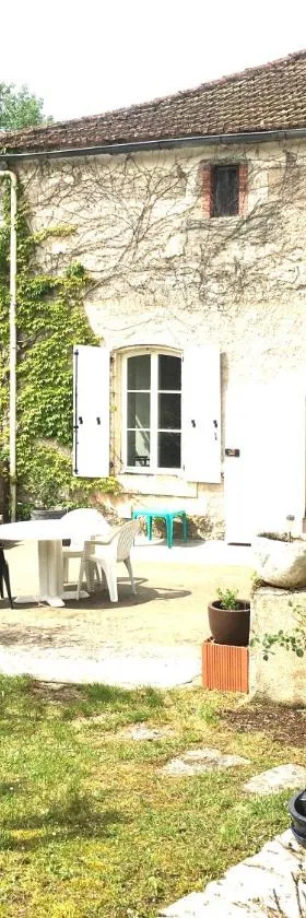 Les Chambres du Prieuré，位于Saint-Vincent-Rive-dʼOlt的酒店