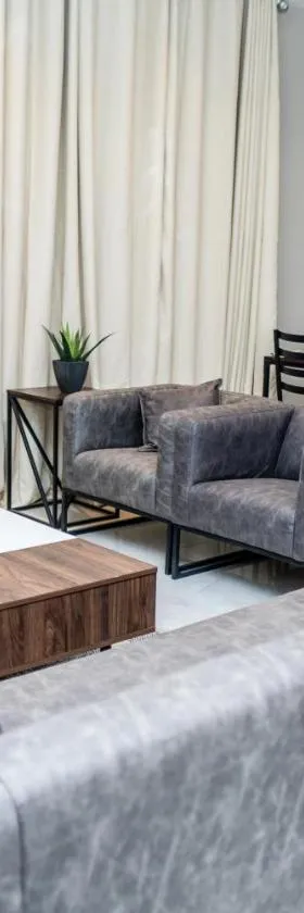 ZURI Town Homes，位于科洛里的酒店
