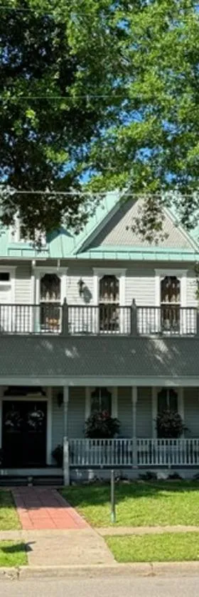 Woodbine Inn and Restaurant，位于Madisonville的酒店