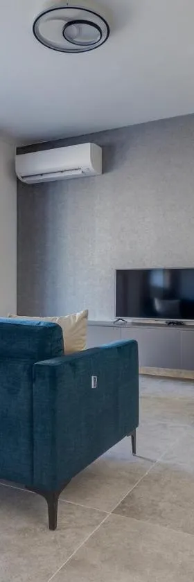 Urban Oasis 3BR Duplex in a Prime Location，位于San Ġwann的酒店