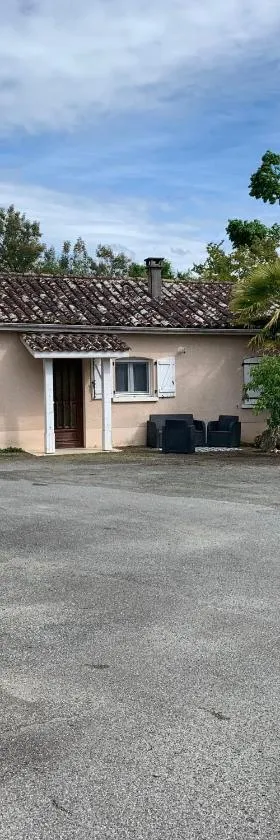 Petite maison dans un village du Gers，位于Sabazan的酒店