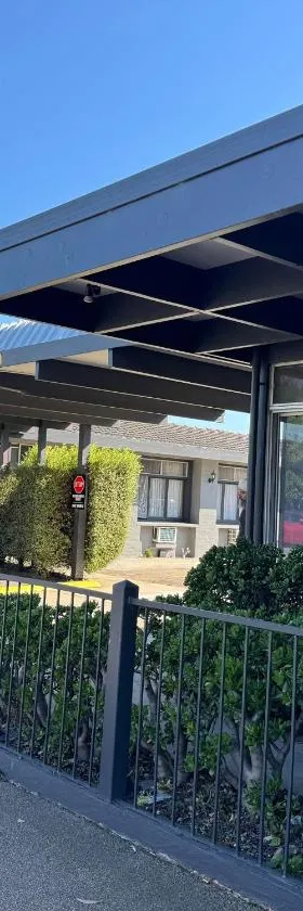 Castle Motel Bairnsdale，位于拜恩斯代尔的酒店