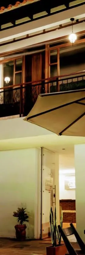 HOTEL ENCANTO COLONIAL，位于莱瓦镇的酒店