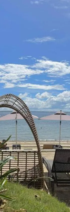 The Mactan Suite at The Mactan Newtown Resort，位于Punta Engaño的酒店