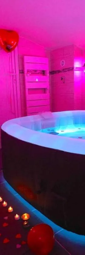 Expérience INSOLITE Love Room & ESCAPE GAME，位于Lizy-sur-Ourcq的酒店