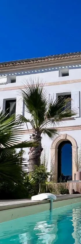La Villa Tonga - Chambres d'hôtes à Fronsac，位于Fronsac的酒店