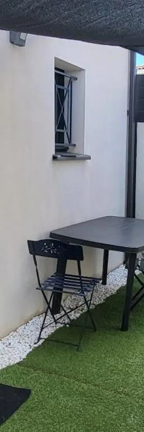Appartement à 200 m de l'Etang de Thau，位于迈兹的酒店