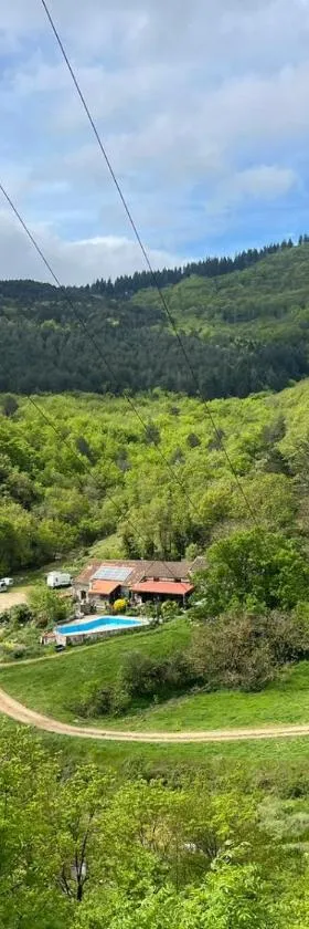 Ferme Les Thérondels，位于Saint-Pons-de-Thomières的酒店