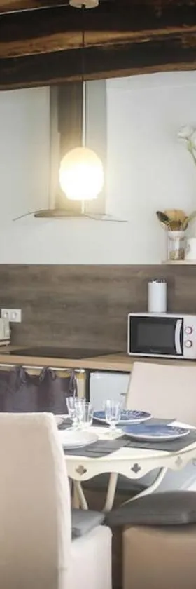 Appartement lumineux de 35m² en centre-ville，位于吕费克的酒店