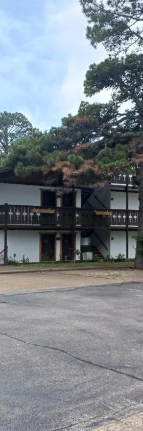 Bavarian Inn Motel & Restaurant，位于尤里卡斯普林斯的酒店
