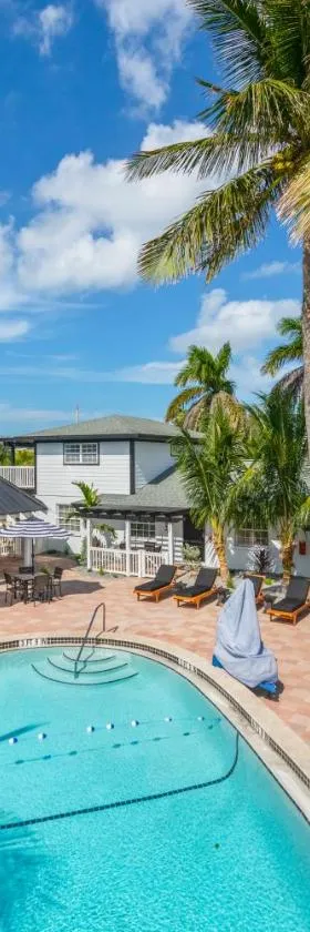 Tropic Isle At Anna Maria Island Inn，位于布雷登顿海滩的酒店