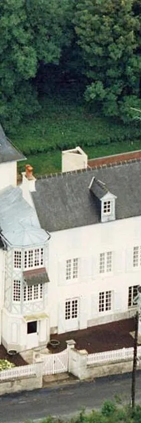 La Villa Mirabelle 2min d'Arromanches-les-Bains，位于特雷西索梅的酒店