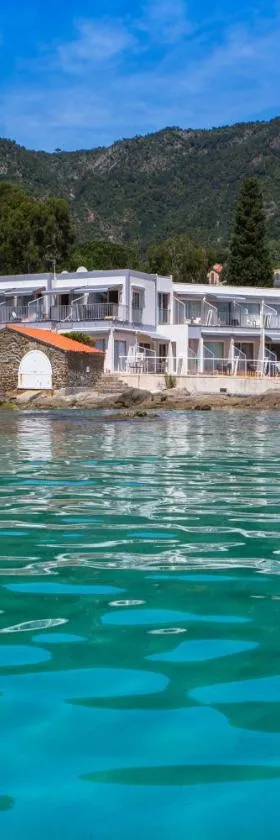 Roc Hotel - Hôtel 4 étoiles les pieds dans l'eau，位于勒拉旺杜的酒店