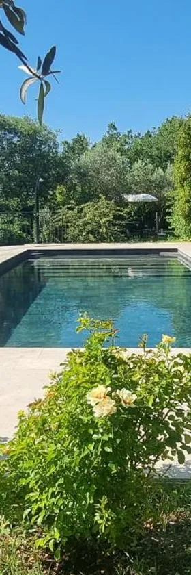 Idylle à 2, Piscine privatisée，位于Varages的酒店
