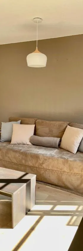 Bel appartement cosy dans résidence avec piscine 5 minutes plage，位于梅桑热的酒店