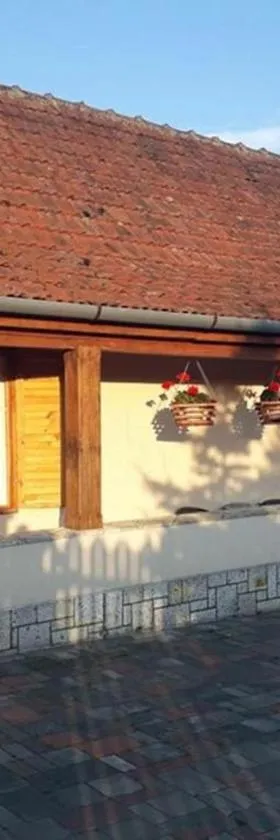 Hegyalja Vendégház，位于Tolcsva的酒店
