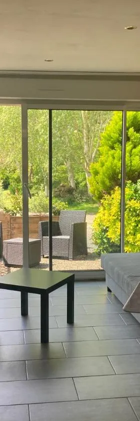 Gîte de Kermoal-location de vacances，位于Poullan-sur-Mer的酒店