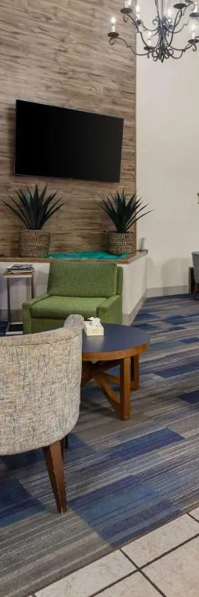 Quality Inn & Suites，位于阿尔图纳的酒店