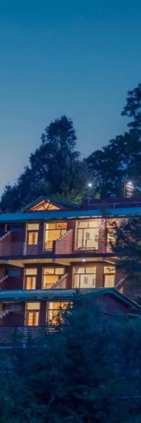 Yak and Yeti Inn，位于拉尼凯特的酒店