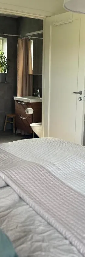 Boende med hotellkänsla i populära Skrea, Falkenberg，位于法尔肯贝里的酒店