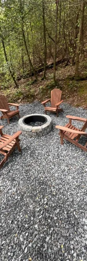 Fresh Air Cabin - Secluded 1 Acre 2Bd, 2Bth - Dogs Allowed，位于埃利杰的酒店