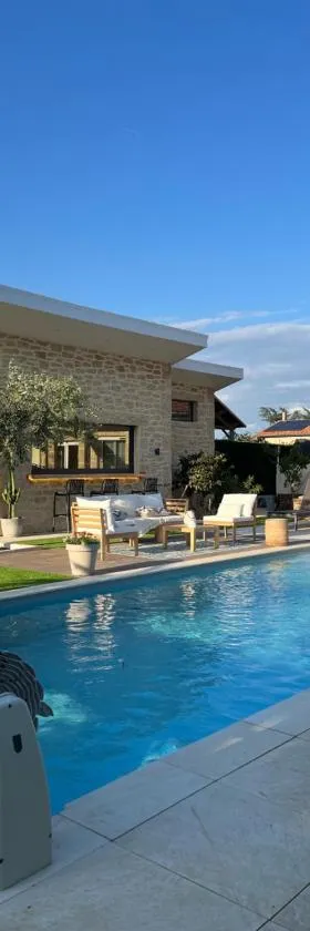 La parenthèse，位于Aubérives-sur-Varèze的酒店