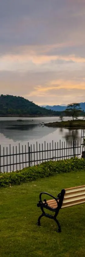 乌代浦塔特萨拉萨Spa度假村，位于乌代浦的酒店