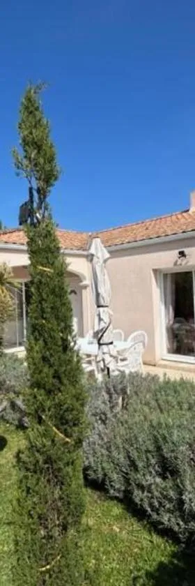 Les Sables d'Olonne, villa de charme, conviviale, idéale en famille ou entre amis - jacuzzi intérieur，位于滨海奥洛讷的酒店