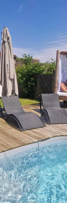 La sérénité Balinaise, chambre et sdb privée, jardin , piscine et jacuzzi en saison, près de Chantilly, parc Astérix et CDG et Paris en 20'，位于奥利拉维勒的酒店