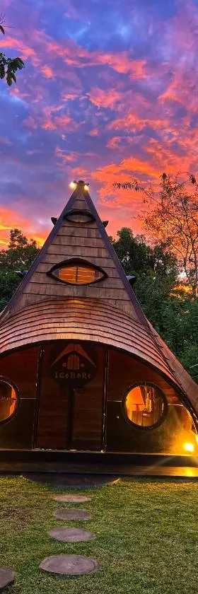 Igabara Hobbit House，位于坦加拉的酒店