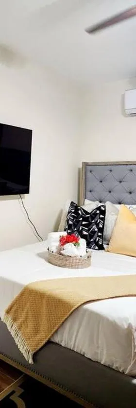 Beautiful All Private GuestSuite，位于兰开斯特的酒店