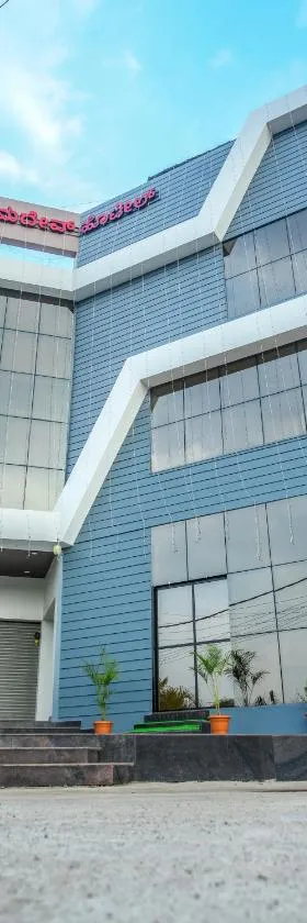 Hotel Ramdev Chikodi，位于Chikodi的酒店