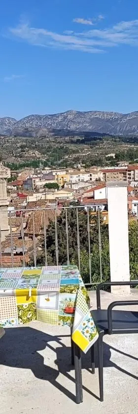 El Mirador"Venerable Escuder"，位于科森泰纳的酒店