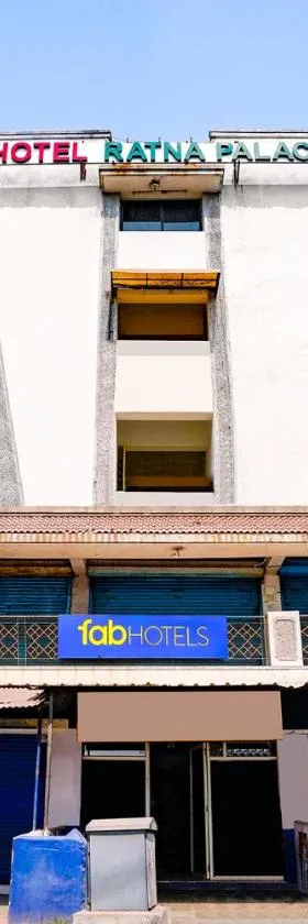 FabHotel Ratna Palace，位于艾哈迈达巴德的酒店