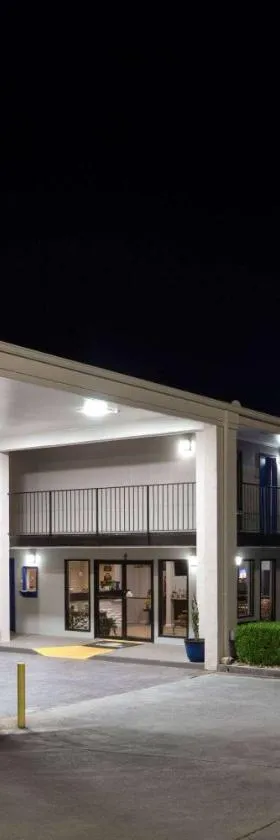 道格拉斯维尔亚特兰大费尔伯恩路戴斯酒店，位于道格拉斯维尔的酒店