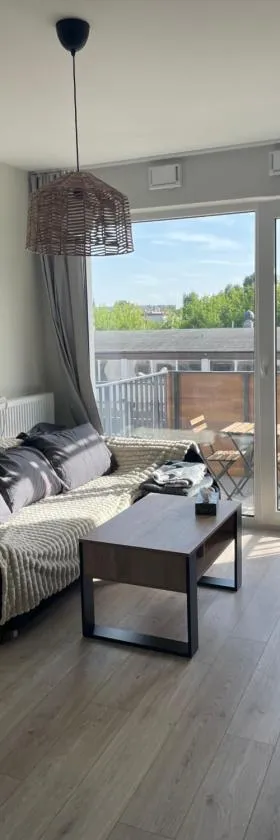 Cosy new apartment with Netflix，位于普鲁什库夫的酒店