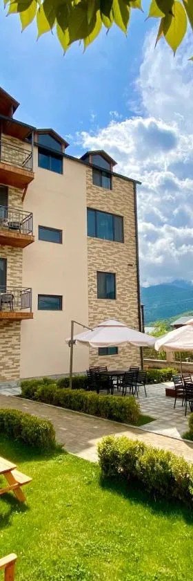 Aurelia Hotel & Restaurant，位于迪利然的酒店