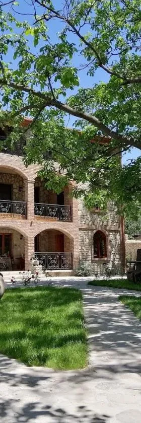 Château Fort de Manavi, Boutique Hotel，位于Manavi的酒店