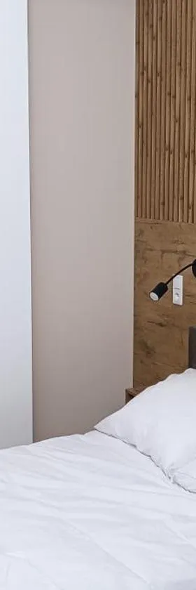 Ground Floor Rooms，位于沃姆扎的酒店