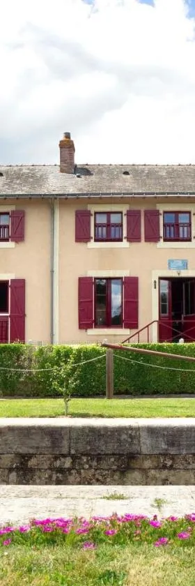 MARA RIVIERE gîte d'étape sur la vélo Francette，位于勒加里伊万的酒店