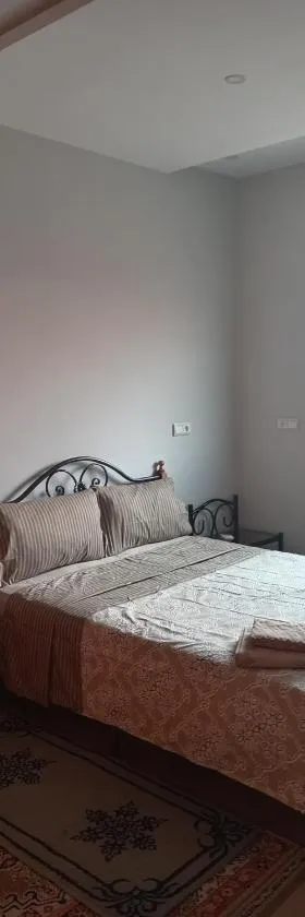 Appartement meublé ennasr49，位于海尼夫拉的酒店