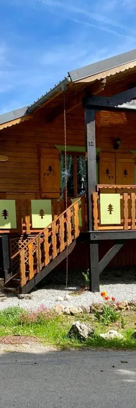 Chalet des Moineaux，位于Saint-Laurent-en-Grandvaux的酒店