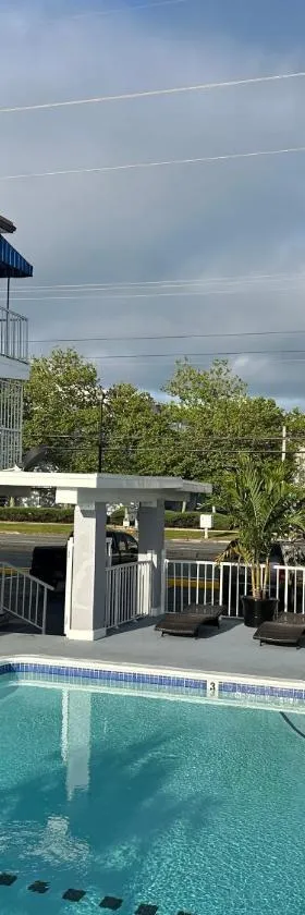 芬威克岛民汽车旅馆，位于芬威克岛的酒店