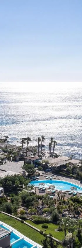 Aquagrand Exclusive Deluxe Resort Lindos - Adults only，位于林都斯的酒店