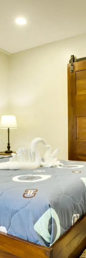 Louis' Apartments，位于珀拉什奇亚的酒店
