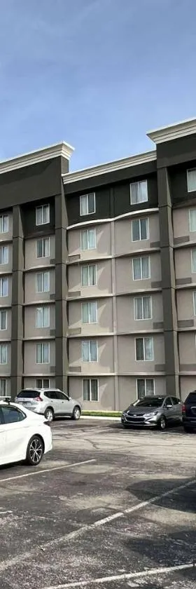 南印第安纳波利斯拉金塔旅馆及套房，位于印第安纳波利斯的酒店