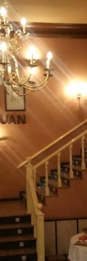 唐璜酒店，位于Navalvillar de Pela的酒店