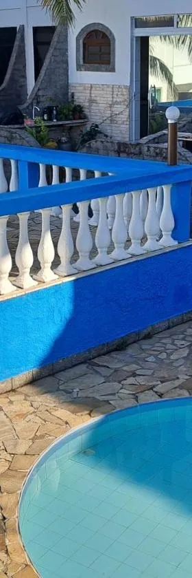 Aconchegante casa à beira da praia，位于马里卡的酒店